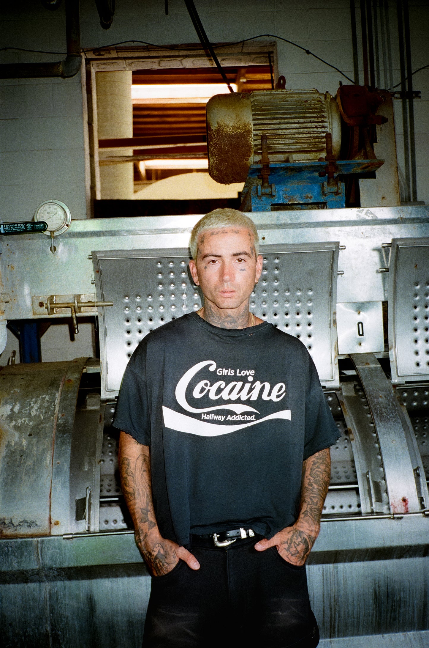 HALFWAY ADDICTED BLACK AND WHITE